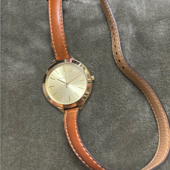 Michael Kors gold and leather watch, large face. Double wrap strap. - Picture 2 of 2